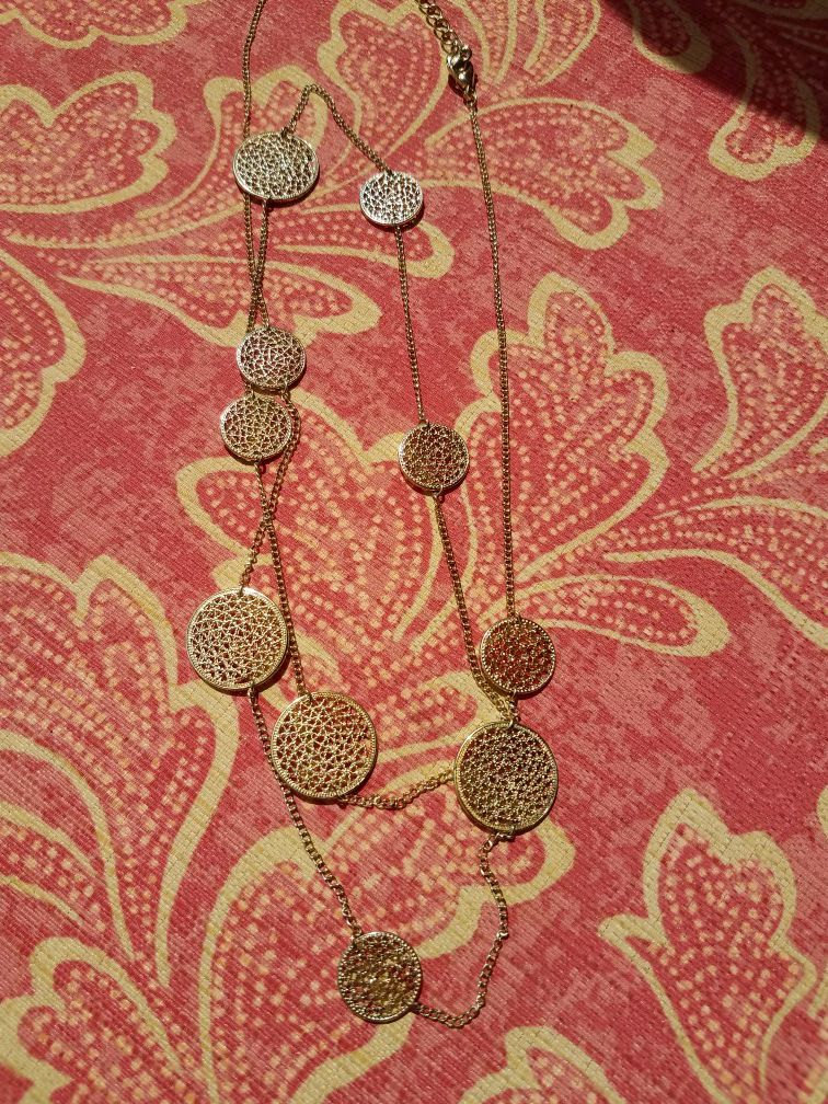 Gold chain with gold circles necklace