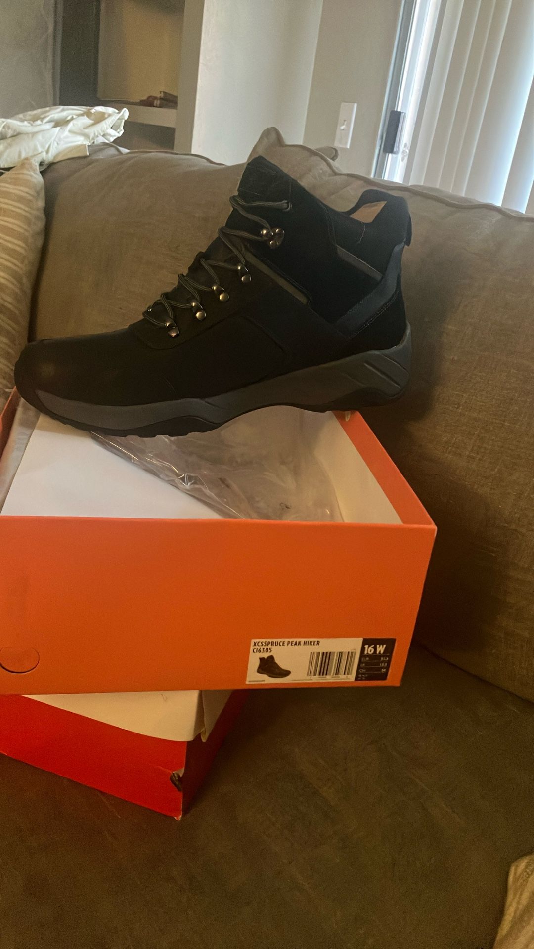 Men’s Brand New Size 16 Hiking Boot