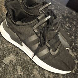 MENS ADIDAS ATHLETIC SHOES SIZE  13