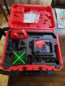 Milwaukee M12 12-Volt Lithium-Ion Cordless Green 250 ft. 3-Plane Laser Level Kit with One 4.0 Ah Battery, Charger and Case