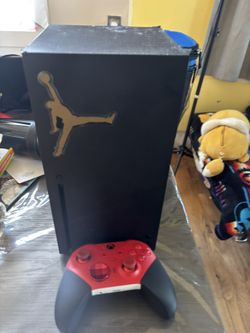Xbox One X With Elite Remote Control Xbox Also Has A Couple Of Games Already In The Xbox As Digital Form Message Me For More Info