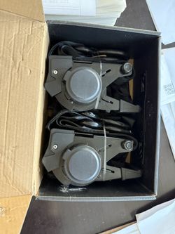 Brand New Retractable Ratchet Straps Set 