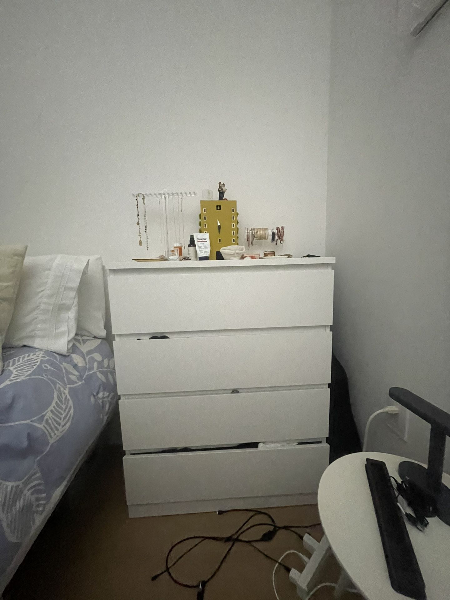 Storklinta IKEA 4-drawer chest, white/anchor/unlock function