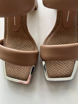 # 7 .5 DOLCE VITA BEAUTIFUL SANDAL