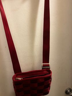 Red Harvey’s seatbelt bag