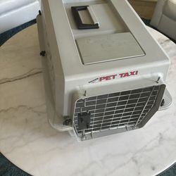 Pet carrier sm cat or dog