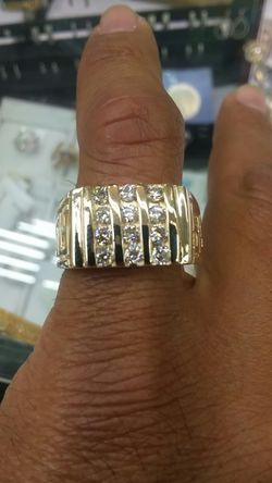 14k Gold ring 11.6 grams 1ct vs Diamonds