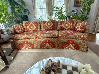 Vanguard Furniture curved sofa-3seater