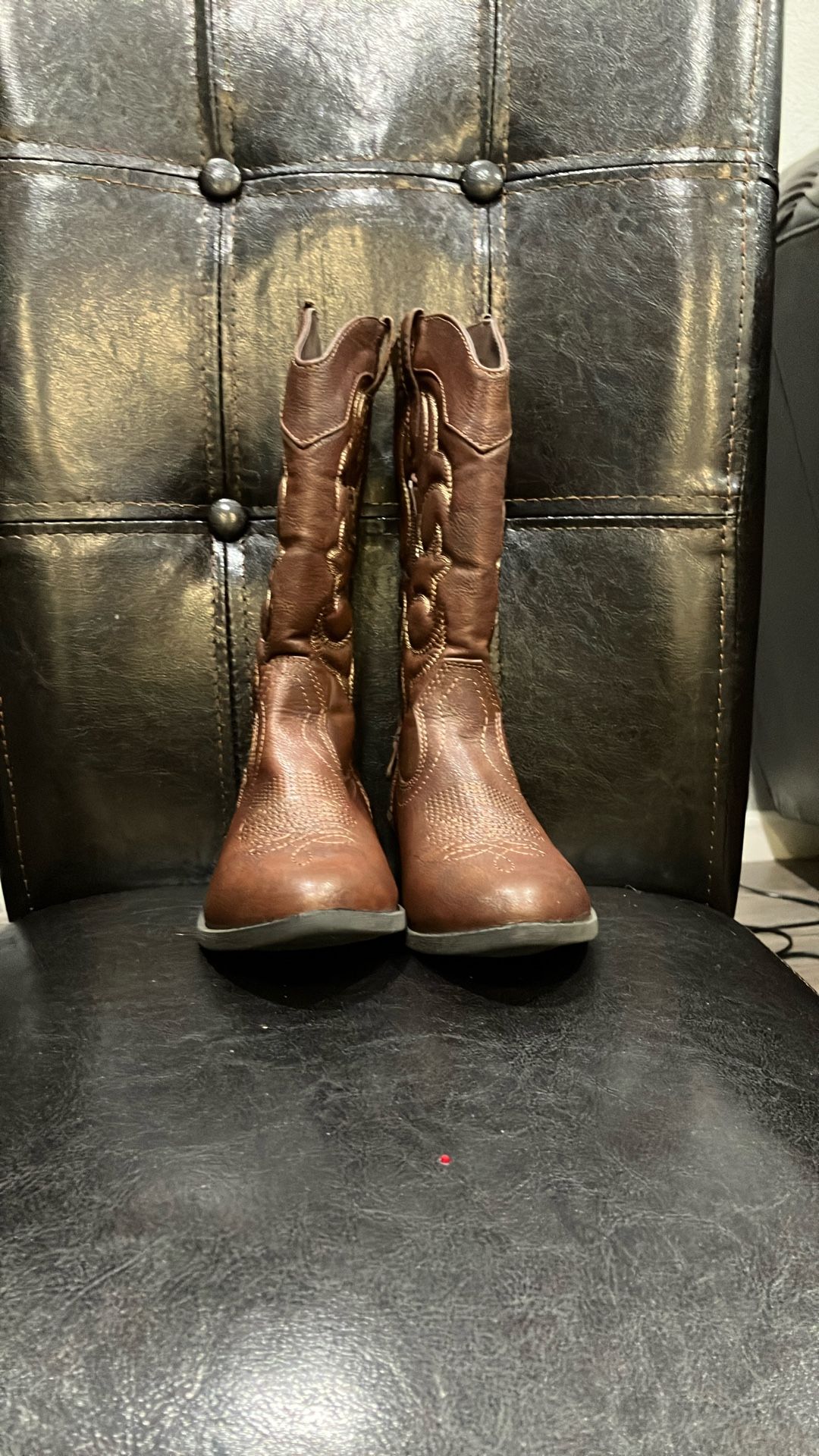 Boots Size 2Y