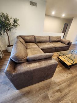 Leather Modular Sectional Free Delivery $1,000