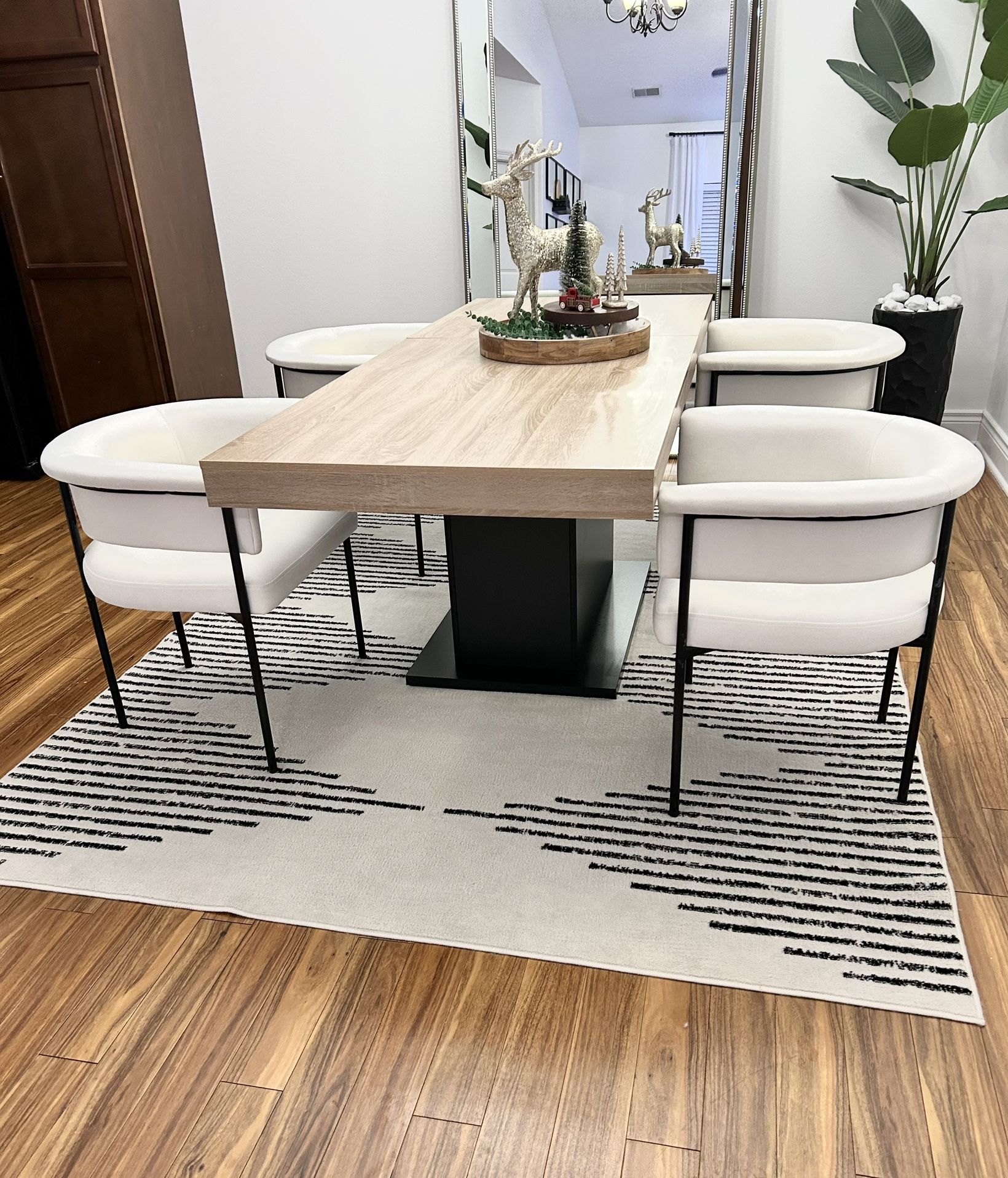 set of 4 dining chairs