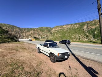 Mazda b2000 white single cab 5 speed