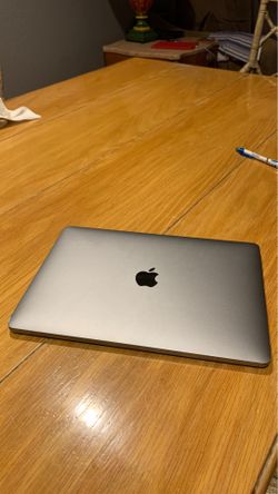 Apple Mac book pro 13” 2017