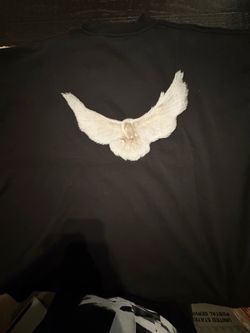 XL Yeezy Gap Black Graphic  with Bird Print Shirt is oversized. I usually wear XL or 2X and I can fit it.
