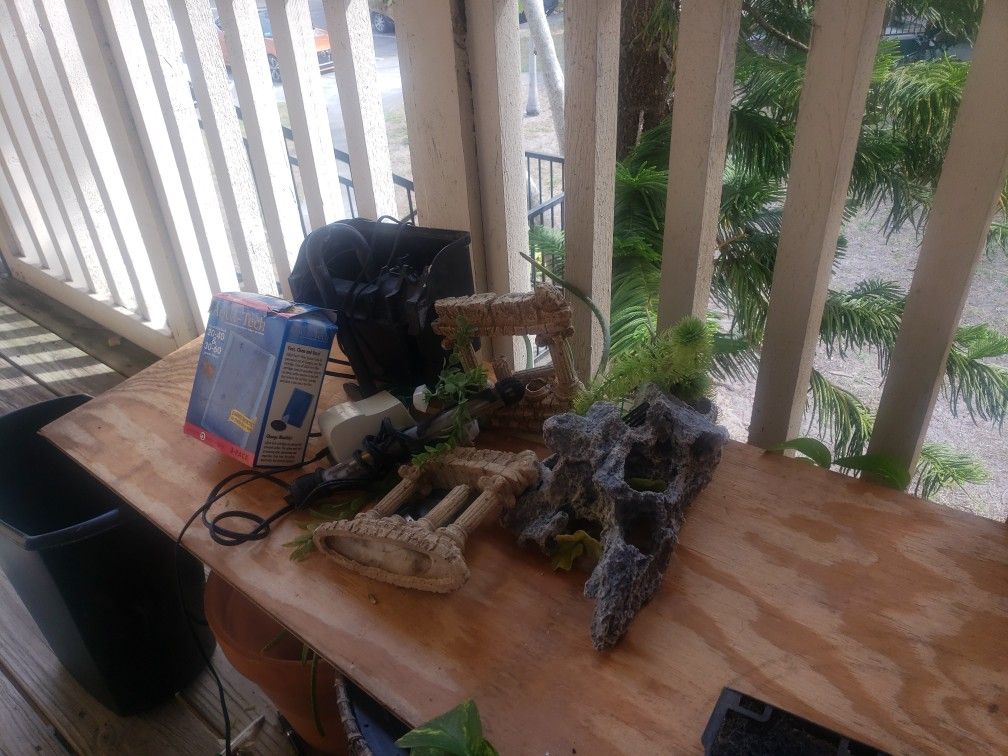 Fish Tank Accessories (Pick Up SUNDAY)