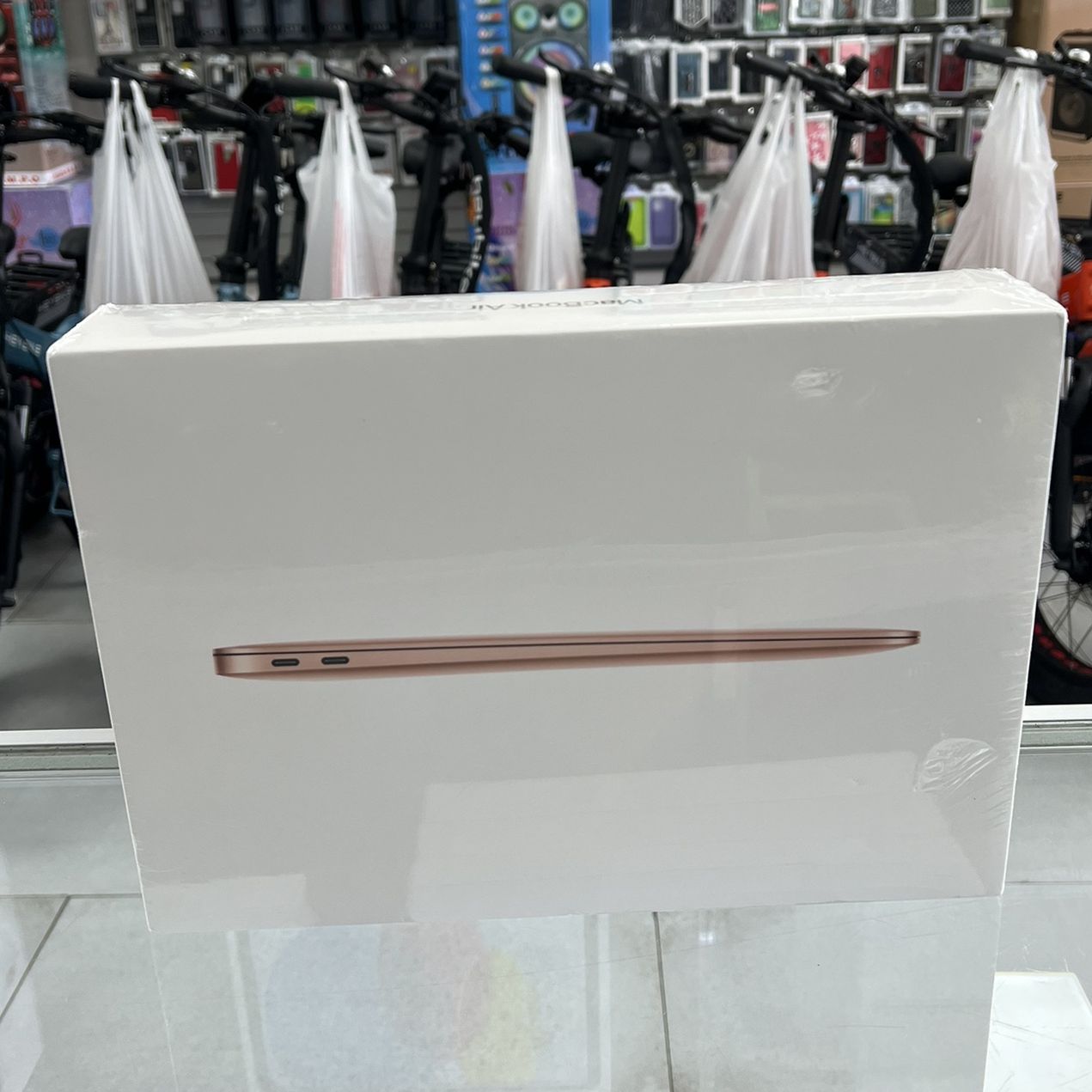 Macbook Air 13” M1 8GB/256GB! Finance For $50 Down Payment!!