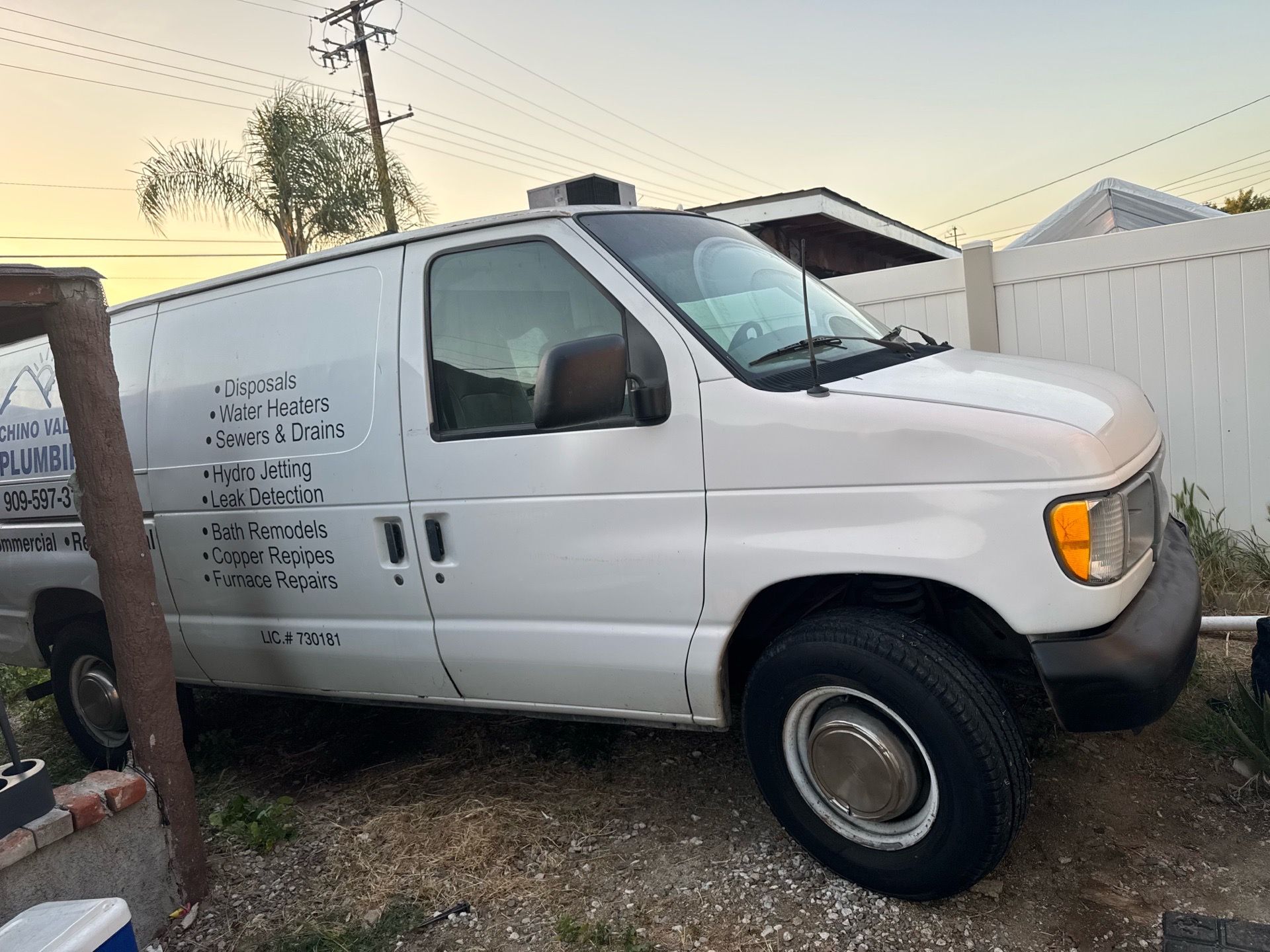 2001 Ford E-Series E-150 Cargo