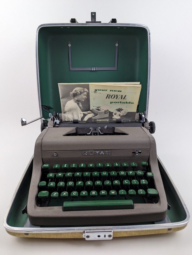 Vintage 1953 Royal Quiet Deluxe Portable Typewriter - Working - Pristine Condition