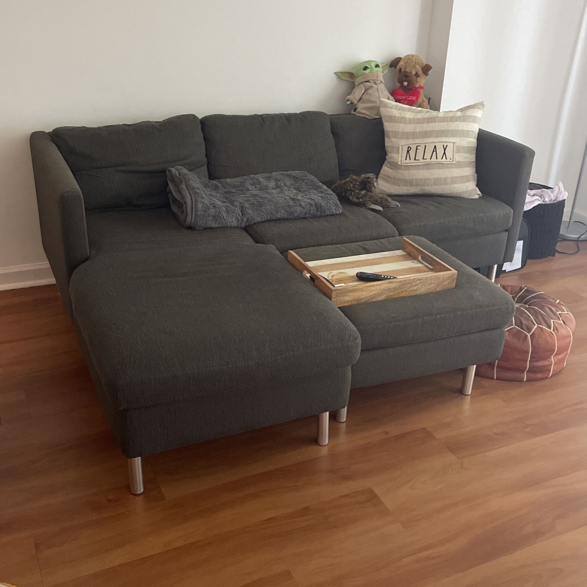 Couch With 2 Ottomans