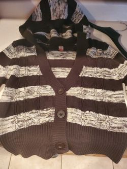 Sweater size XL made small fits more like medium