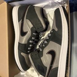 Air Jordan 1 MID SE