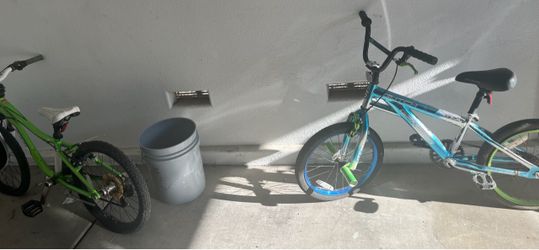 Free bikes  (desert inn & Hollywood)