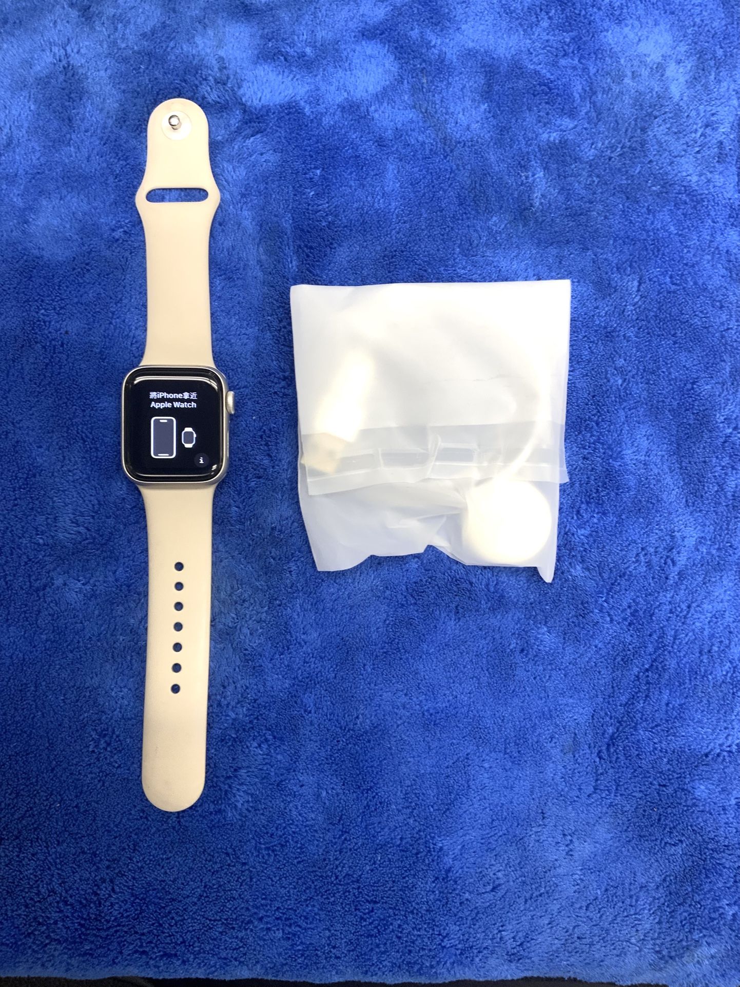 Apple Watch SE 2nd Gen 40mm Aluminum Case Ion Glass GPS Water Resistant 50 Meters Wristwatch Timepiece Rubberband Wifi Bluetooth Tracking Fitnes