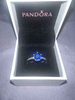 💎💍Pandora Blue Crown Solitaire Ring Size 7 w/ Box💍💎
