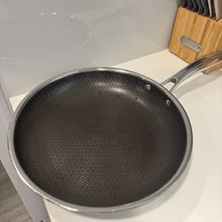 HexClad hybrid stainless steel pan