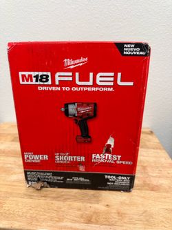 Milwaukee m18 fuel high torque 1/2” impact wrench