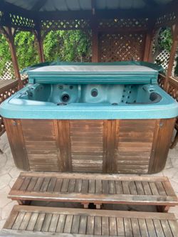 Catalina Spa 86” x 86” Hot Tub/Jacuzzi - Good Condition
