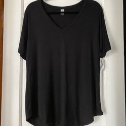 Old Navy Black V-Neck Soft Style Tee - Size Large