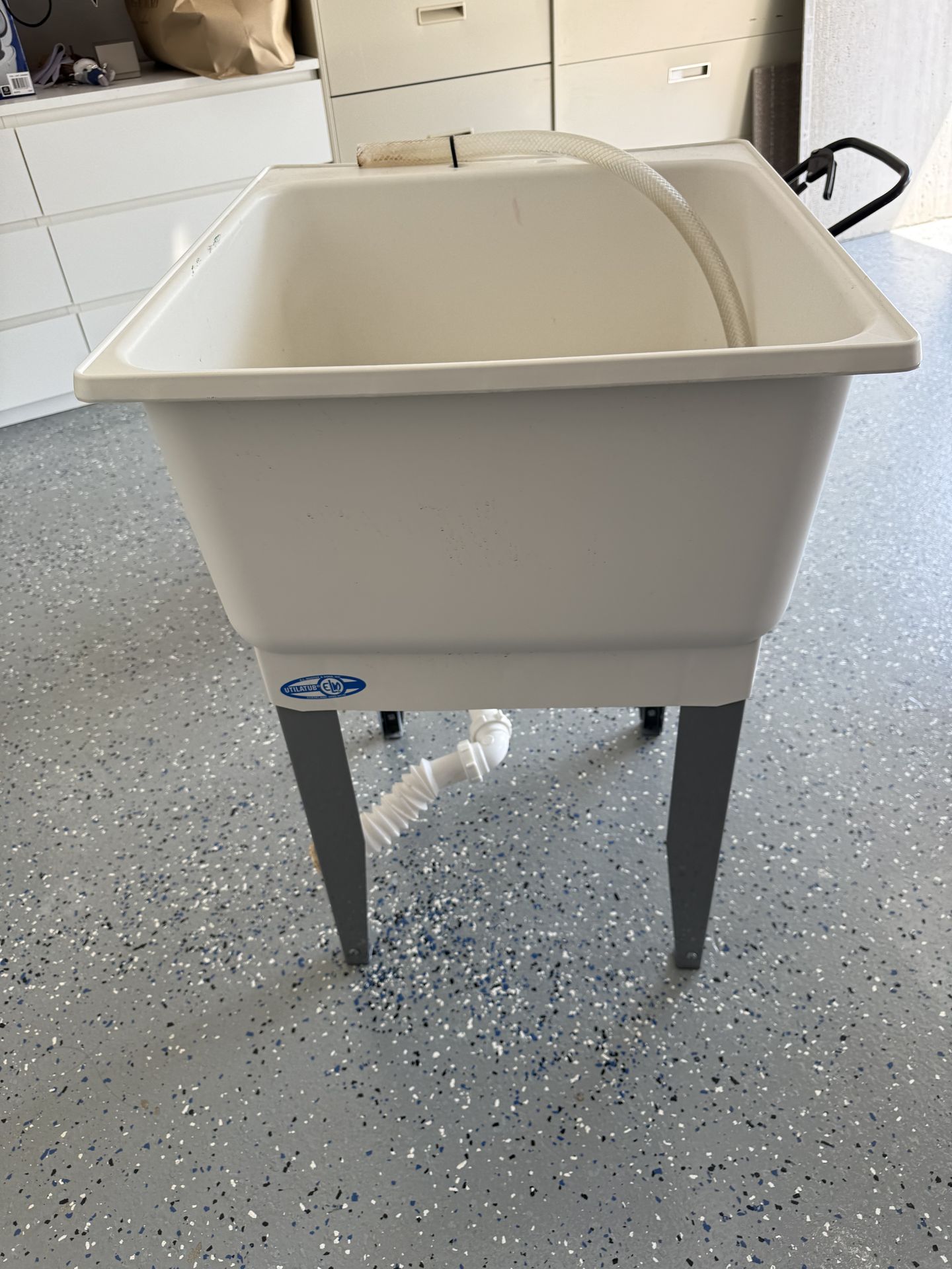 White Utility Sink Laundry Tub With Pull Out Chrome Faucet, Sprayer Spout, Heavy Duty Slop Sinks For Washing Room, Basement, Garage or Shop, Large Fre