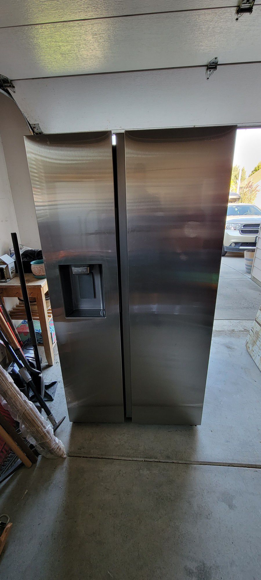 SAMSUNG Refrigerator Model RS27T5200SR