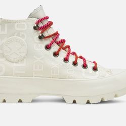 RARE! Chuck Taylor All Star Lugged Winter High GTX 'Egret Prime Pink'

Size: 8 Womans