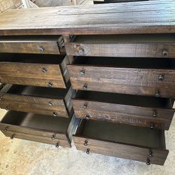 Dresser In Good Condition 