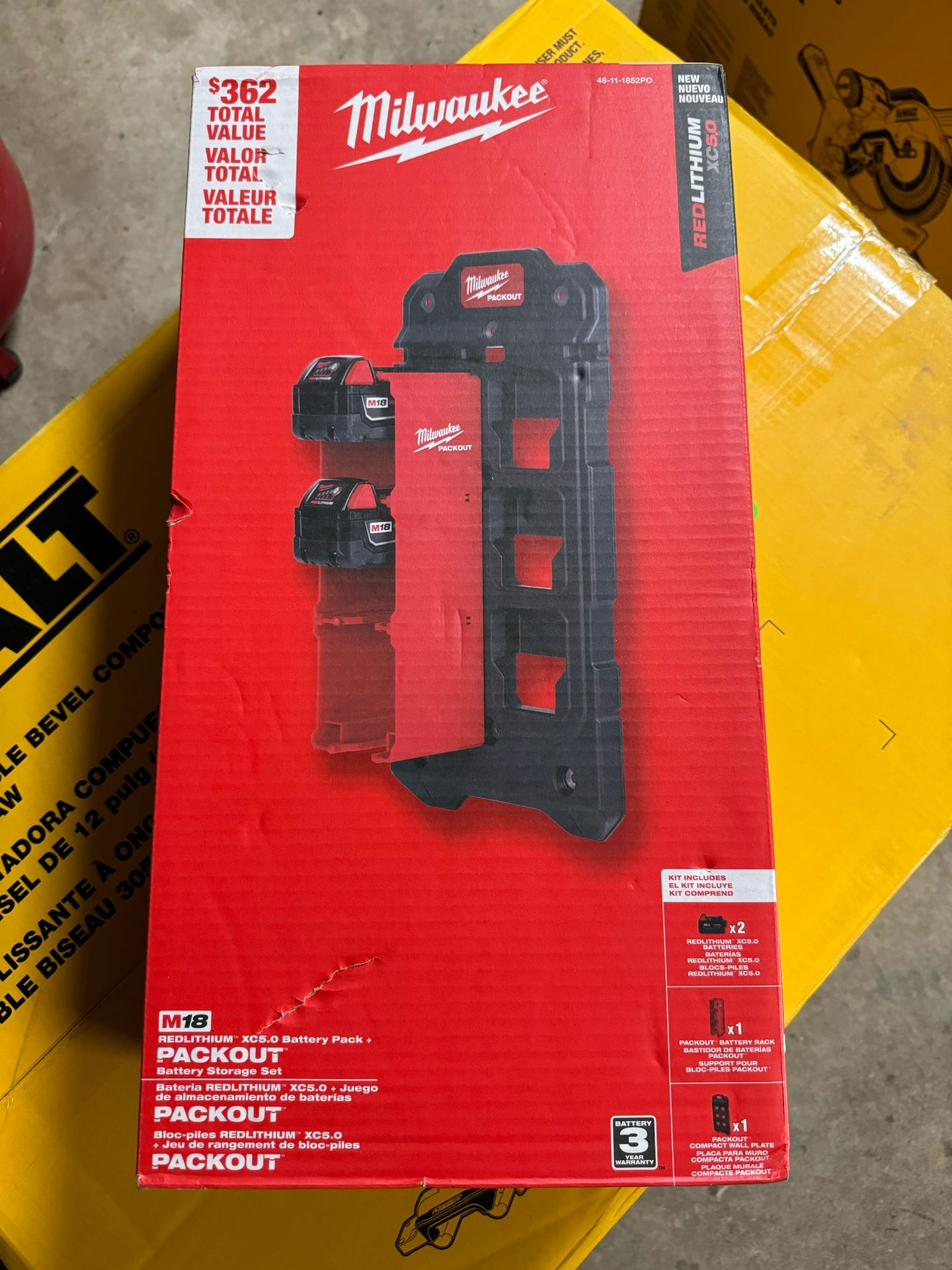 RedLithium XC5.0 2 Battery Pack + PACKOUT Battery Storage Set