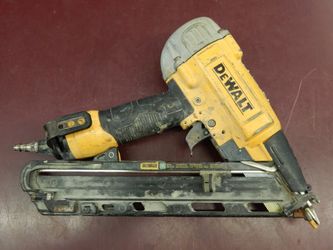 DEWALT 15GA AIR NAILER ANGLED FINISHER PNEUMATIC NAIL GUN FINISHING 15 GA 2-1/2"