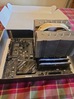 intel i7 12700k, 32GB RAM, Asus TUF Gaming z690-plus motherboard,  nactua cooler. Runs perfectly!