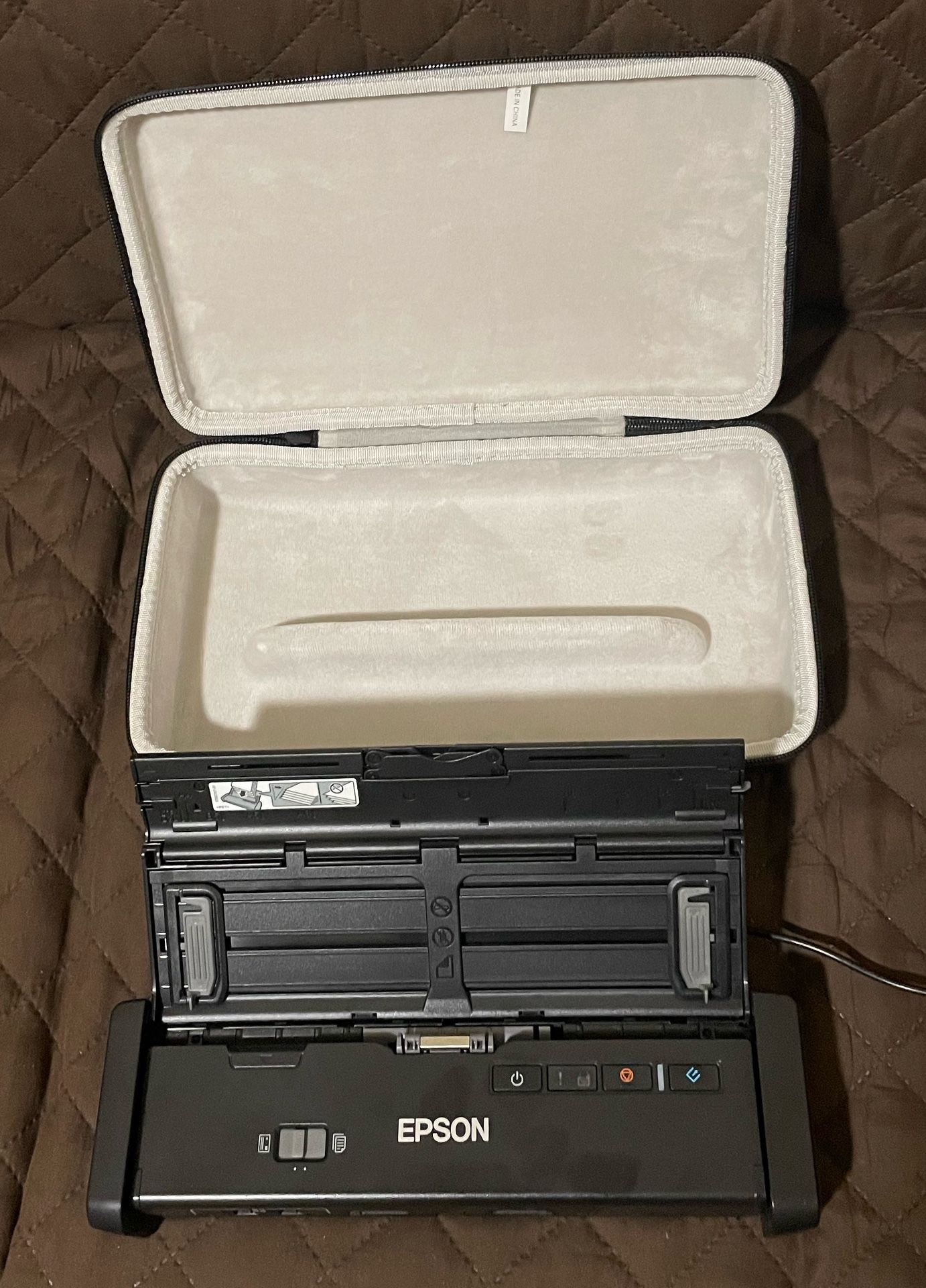 Epson ES-200 Scanner & Case