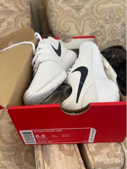Womens Nike Roshe One (Size 6.5)