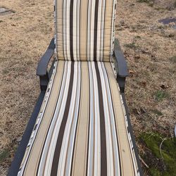 Comfortable Chaise Lounger with Tick Cushion