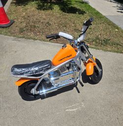 Happyrun Pulse 11 Kids Electric Motorcycle - Mini Chopper / Mini Moto Eléctrica para Niños