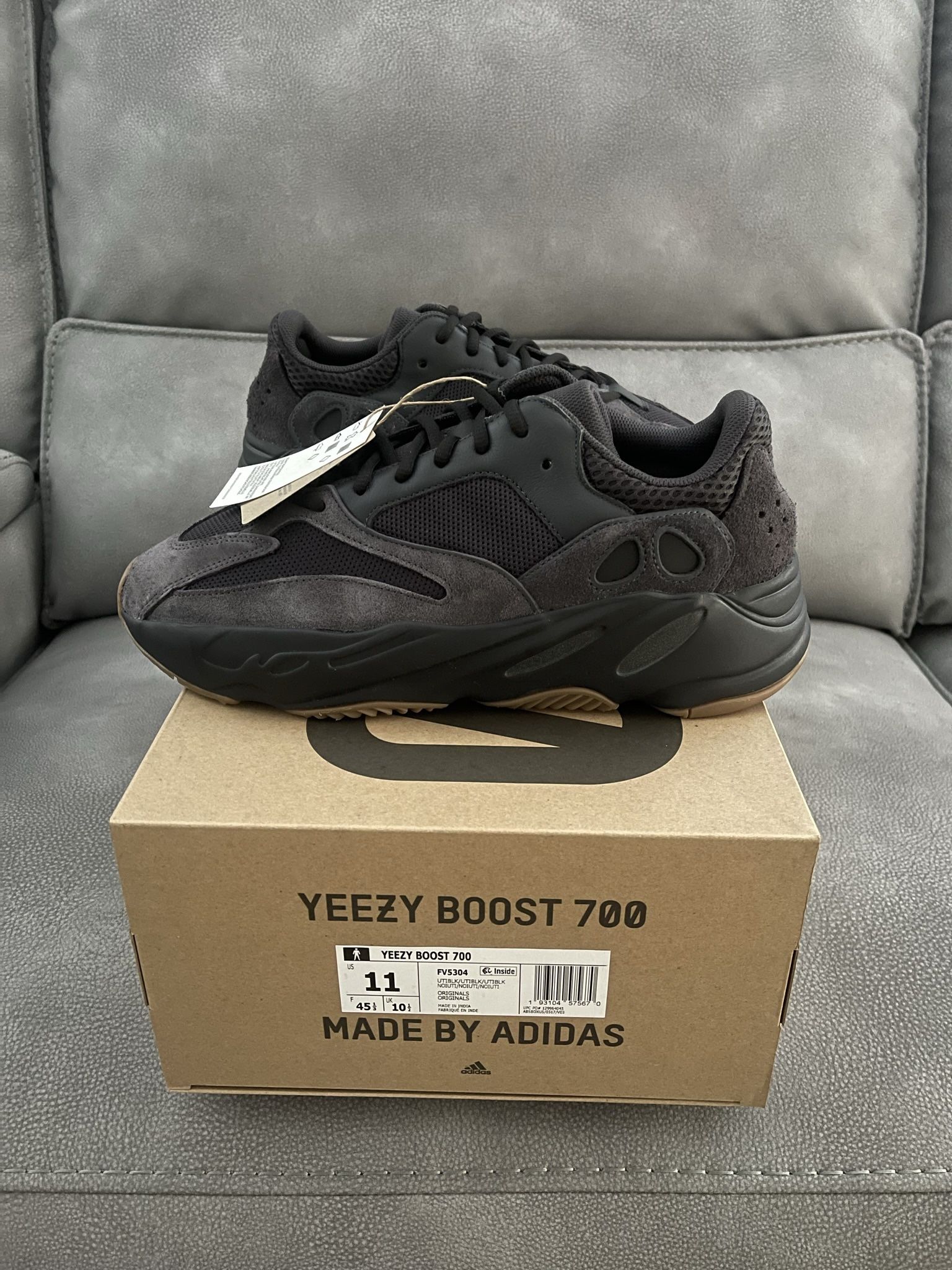 Adidas Yeezy Boost 700