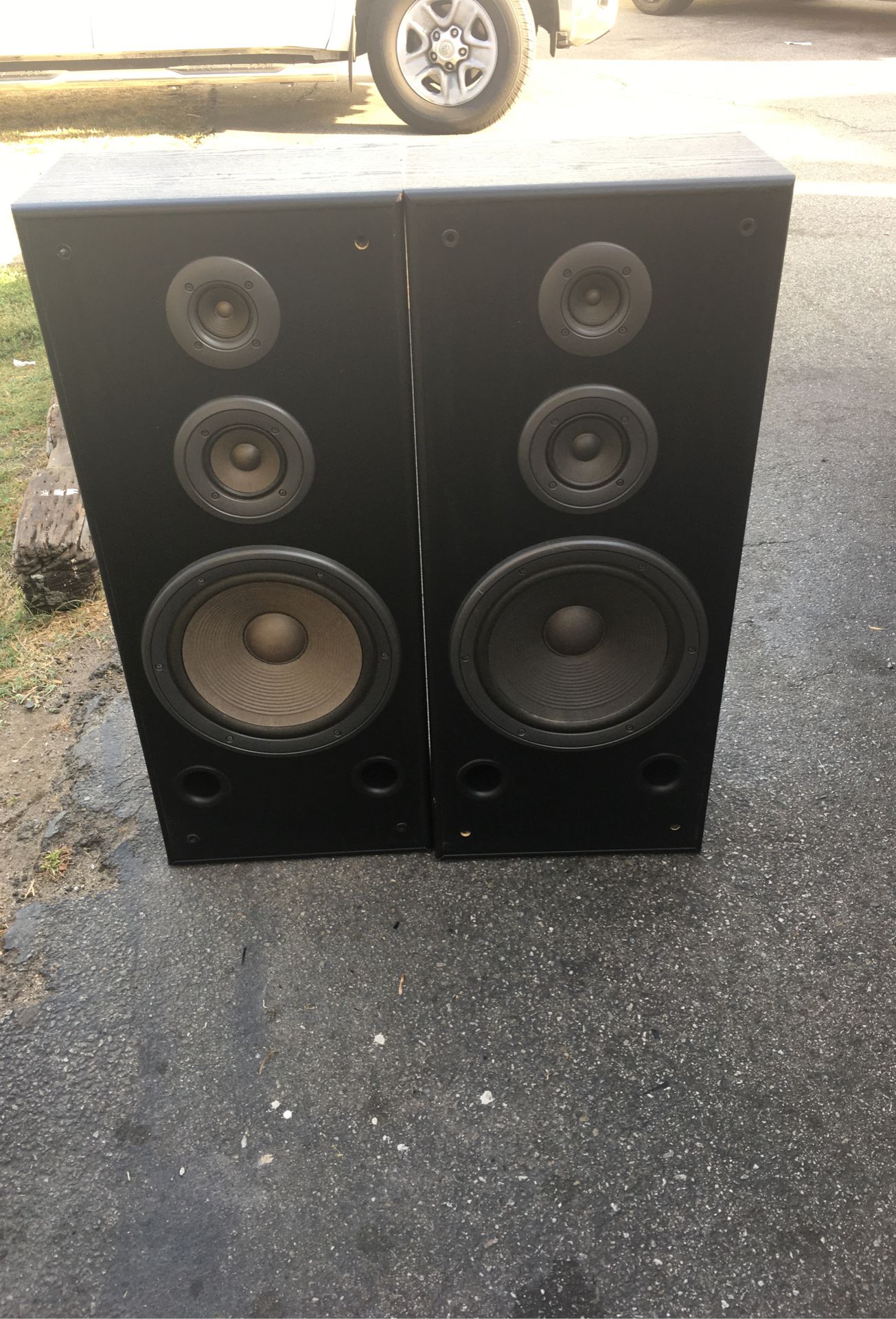 Technics speakers 12” only one have front screen