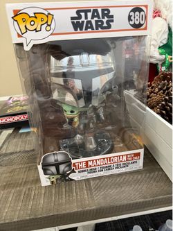 The Madalorian with child Funko Pop