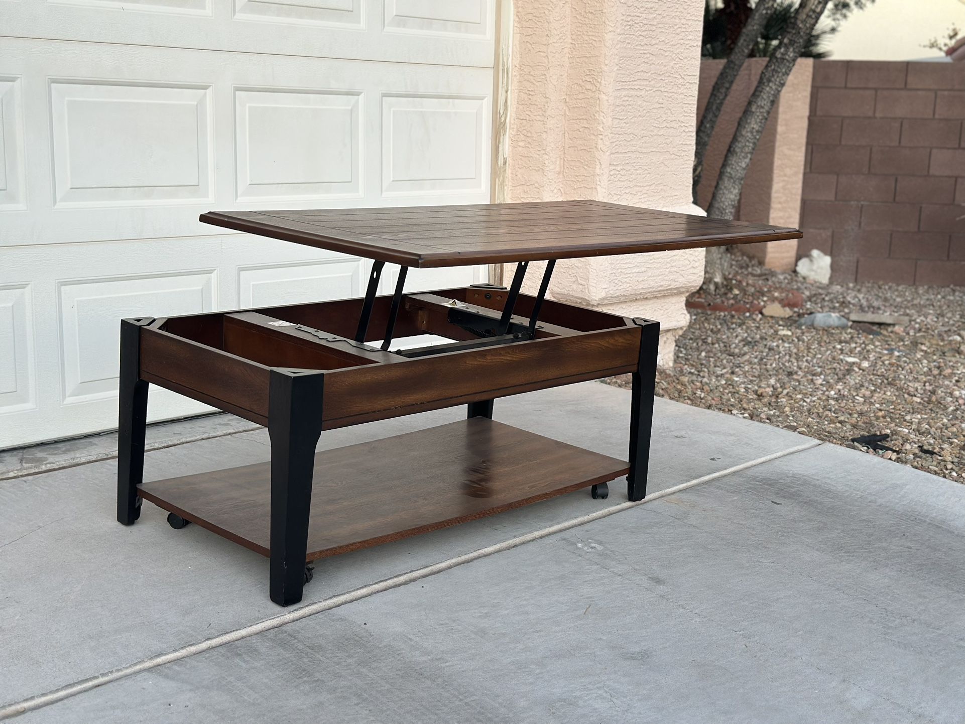 Coffee Table - Top Lifts Up