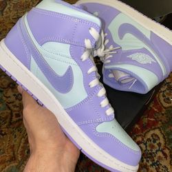 Jordan 1  Mid Size 9 140$  Firm 