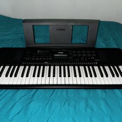 Yamaha PSR-E273 61-Key Electric Piano 