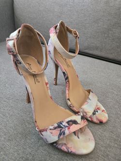 Floral pattern heels size 8